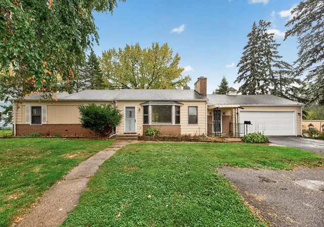 Single family home for sale at 1210 County Rd C E, Saint Paul, MN 55109 | MLS# 7160160