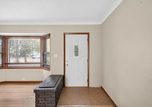 Photo 3 of Single family home for sale at 1210 County Rd C E, Saint Paul, MN 55109 | MLS# 7160160 | Listing updated on 2026-10-23