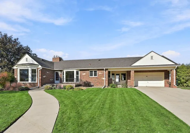 Photo 1 of Single family home for sale at 823 Cottage Ave W, Saint Paul, MN 55117 | MLS# 7160162 | Listing updated on 2026-10-23