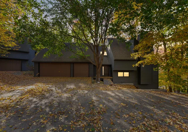 Photo 2 of Single family home for sale at 16509 Lake St Ext, Minnetonka, MN 55345 | MLS# 7160170 | Listing updated on 2026-10-21