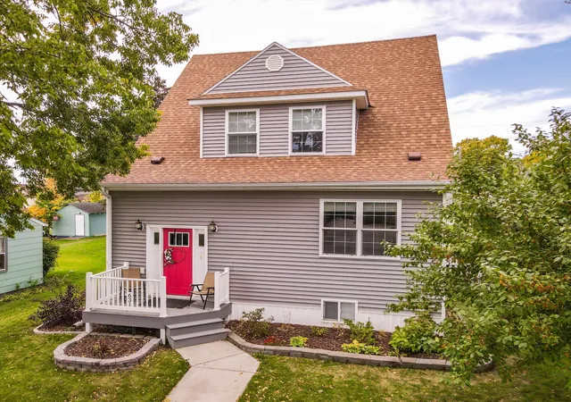 Photo 1 of Single family home for sale at 631 4th Avenue Nw, Valley City, ND 58072 | MLS# 7160176 | Listing updated on 2026-10-29