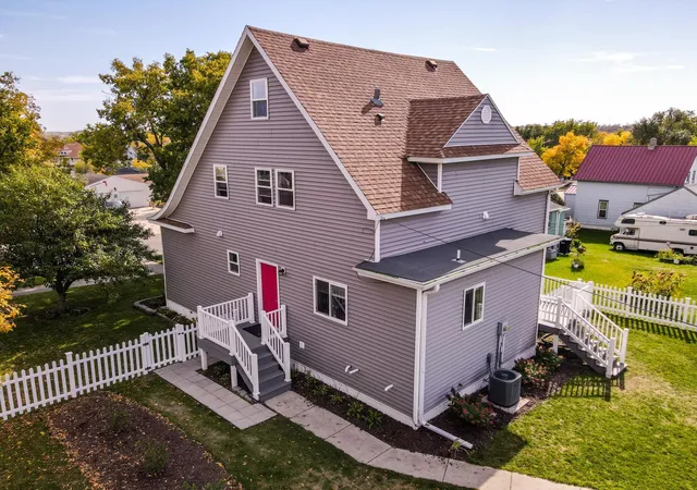 Photo 3 of Single family home for sale at 631 4th Avenue NW, Valley City, ND 58072 | MLS# 7160176 | Listing updated on 2026-10-29