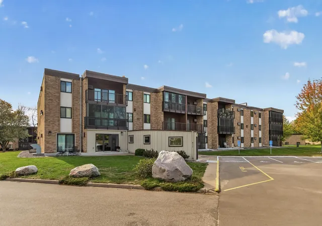 Photo 2 of Condo for sale at 2690 Oxford St N #219, Saint Paul, MN 55113 | MLS# 7160178 | Listing updated on 2026-10-16