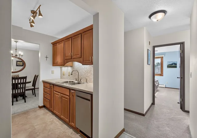 Listing Photo 5 - Condo for sale in building located at 2690 Oxford St N, Roseville, MN 55113 - Unit #219