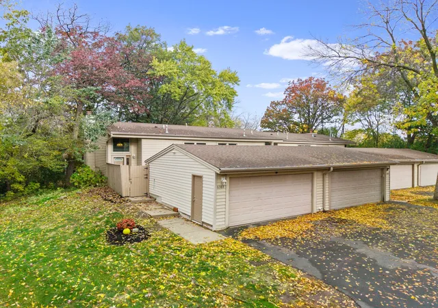 Photo 1 of Single family home for sale at 6384 Aspenwood Plz, Saint Paul, MN 55125 | MLS# 7160209 | Listing updated on 2026-10-19