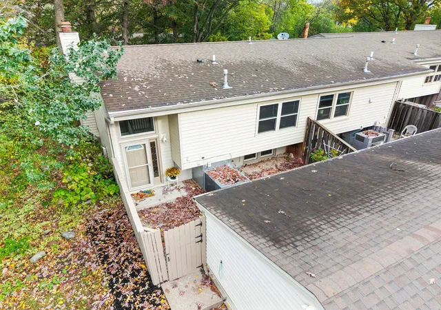 Photo 3 of Single family home for sale at 6384 Aspenwood Plz, Saint Paul, MN 55125 | MLS# 7160209 | Listing updated on 2026-10-19