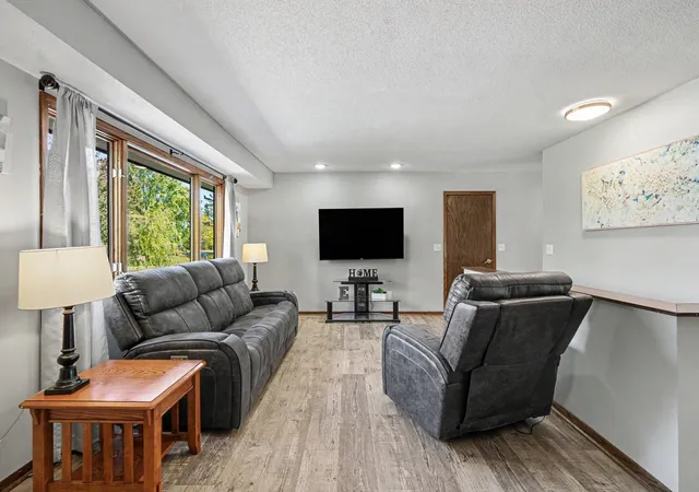 Photo 4 of Single family home for sale at 6911 Faricy Ln, Prior Lake, MN 55372 | MLS# 7160220 | Listing updated on 2026-10-22