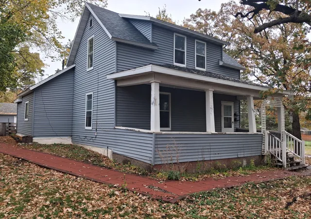 Photo 1 of Single family home for sale at 704 W Lincoln Ave, Fergus Falls, MN 56537 | MLS# 7160222 | Listing updated on 2026-10-20