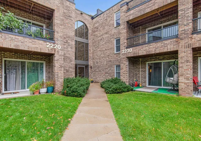 Listing Photo 4 - Condo for sale in building located at 2230 Midland Grv Rd, Roseville, MN 55113 - Unit #305