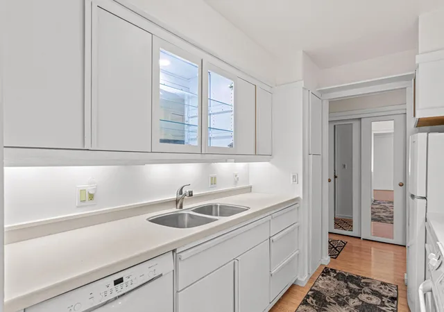 Listing Photo 5 - Condo for sale in building located at 2230 Midland Grv Rd, Roseville, MN 55113 - Unit #305