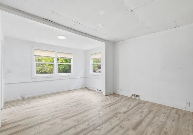 Photo 3 of Single family home for sale at 659 Edmund Ave, Saint Paul, MN 55104 | MLS# 7160235 | Listing updated on 2026-10-16