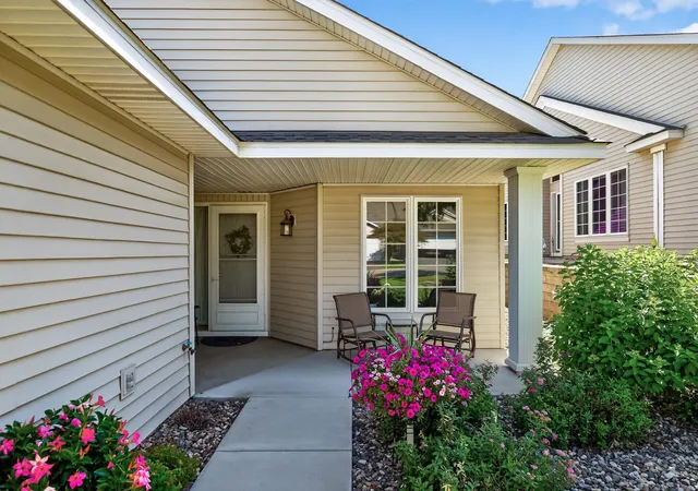 Photo 3 of Single family home for sale at 14437 Edgewood Ave, Savage, MN 55378 | MLS# 7160254 | Listing updated on 2026-10-23