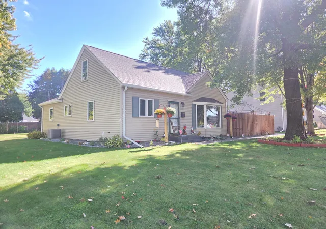 Photo 3 of Single family home for sale at 8011 1st Avenue S, Minneapolis, MN 55420 | MLS# 7160276 | Listing updated on 2026-10-16