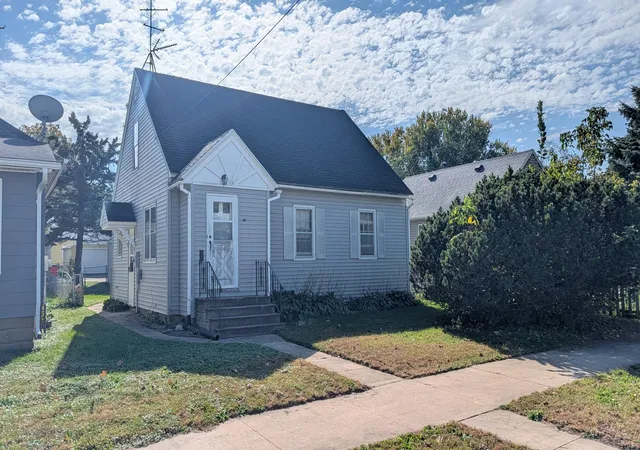 Photo 1 of Sale Pending at 815 10th Avenue Sw, Austin, MN 55912 | MLS# 7160277 | Listing updated on 2026-10-18