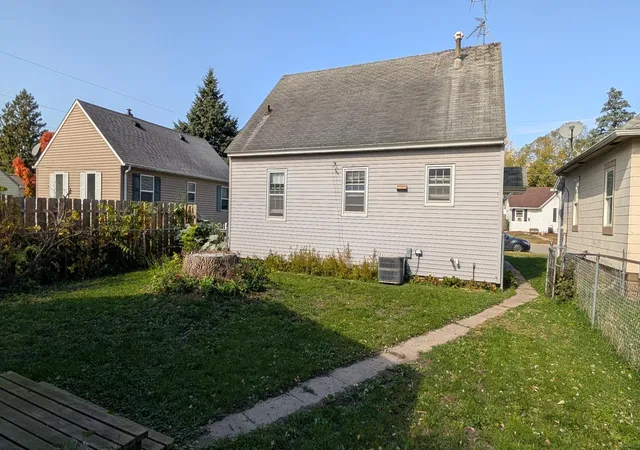 Photo 3 of Sale Pending at 815 10th Avenue Sw, Austin, MN 55912 | MLS# 7160277 | Listing updated on 2026-10-18