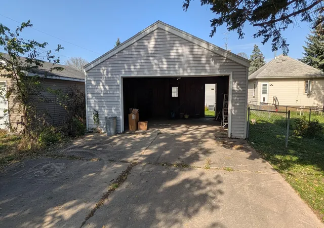 Photo 4 of Sale Pending at 815 10th Avenue SW, Austin, MN 55912 | MLS# 7160277 | Listing updated on 2026-10-18