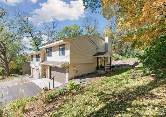 Photo 1 of Townhouse for sale at 20550 Excelsior Blvd, Excelsior, MN 55331 | MLS# 7160289 | Listing updated on 2026-10-20