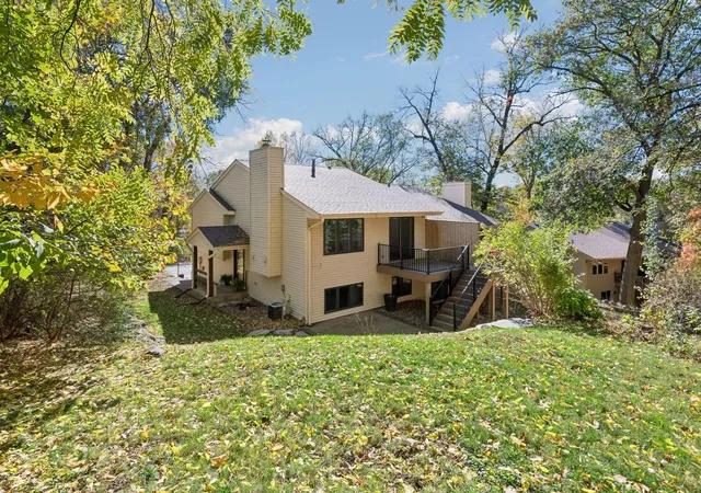 Photo 2 of Townhouse for sale at 20550 Excelsior Blvd, Excelsior, MN 55331 | MLS# 7160289 | Listing updated on 2026-10-20