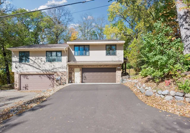 Photo 3 of Townhouse for sale at 20550 Excelsior Blvd, Excelsior, MN 55331 | MLS# 7160289 | Listing updated on 2026-10-20