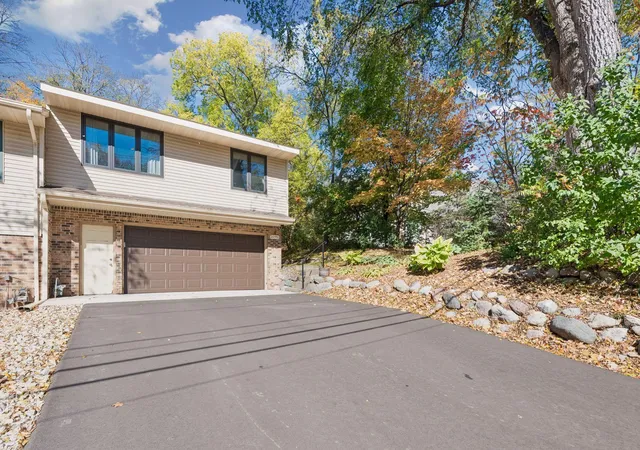Photo 3 of Townhouse for sale at 20550 Excelsior Blvd, Excelsior, MN 55331 | MLS# 7160289 | Listing updated on 2026-10-20