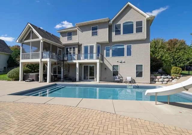 Photo 4 of Single family home for sale at 2578 Tournament Players Cir S, Minneapolis, MN 55449 | MLS# 7160307 | Listing updated on 2026-10-21