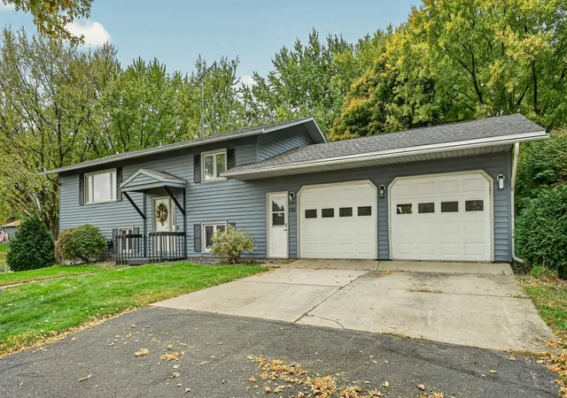 Photo 4 of Single family home for sale at 101 Field Ave SW, Byron, MN 55920 | MLS# 7160311 | Listing updated on 2026-10-23