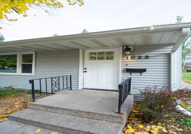 Photo 2 of Single family home for sale at 1022 9th Street S, Moorhead, MN 56560 | MLS# 7160328 | Listing updated on 2026-10-27