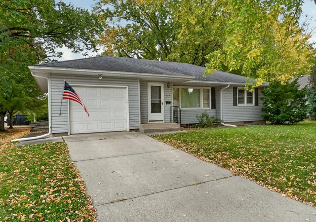 Photo 1 of Single family home for sale at 615 Hillcrest Ave, Owatonna, MN 55060 | MLS# 7160332 | Listing updated on 2026-10-21