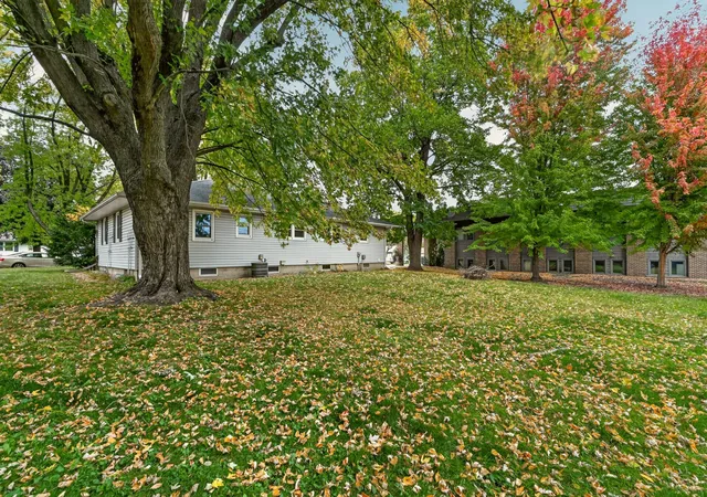 Photo 3 of Single family home for sale at 615 Hillcrest Ave, Owatonna, MN 55060 | MLS# 7160332 | Listing updated on 2026-10-21
