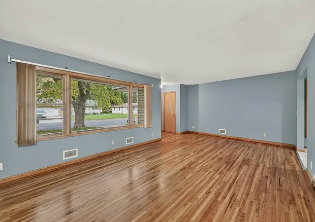 Photo 3 of Single family home for sale at 615 Hillcrest Ave, Owatonna, MN 55060 | MLS# 7160332 | Listing updated on 2026-10-21