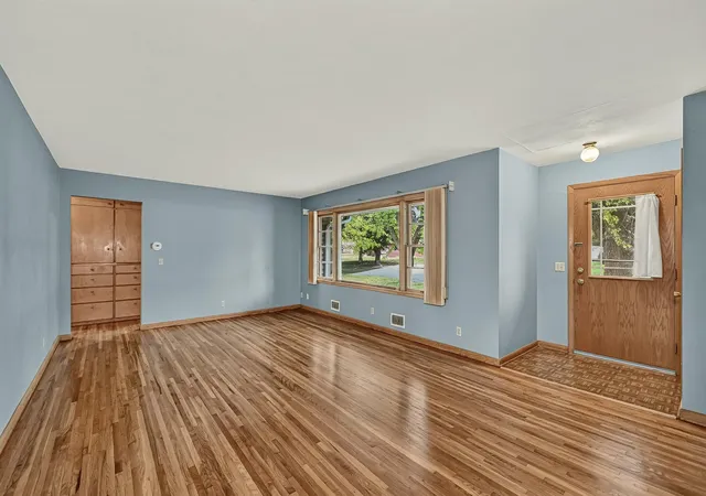 Photo 4 of Single family home for sale at 615 Hillcrest Ave, Owatonna, MN 55060 | MLS# 7160332 | Listing updated on 2026-10-21