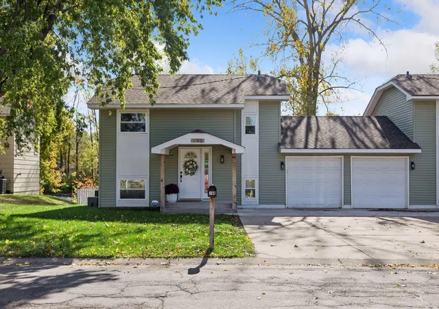 Photo 1 of Townhouse for sale at 190 Transit Ave, Saint Paul, MN 55113 | MLS# 7160334 | Listing updated on 2026-10-18