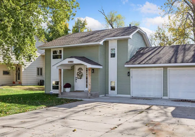 Photo 3 of Townhouse for sale at 190 Transit Ave, Saint Paul, MN 55113 | MLS# 7160334 | Listing updated on 2026-10-18