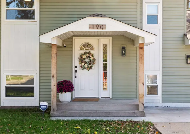 Photo 3 of Townhouse for sale at 190 Transit Ave, Saint Paul, MN 55113 | MLS# 7160334 | Listing updated on 2026-10-18