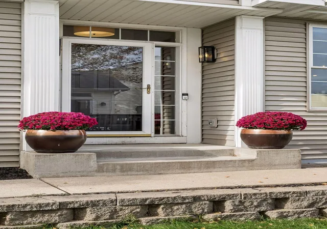 Photo 4 of Single family home for sale at 14382 Flora Ct, Saint Paul, MN 55124 | MLS# 7160350 | Listing updated on 2026-10-23