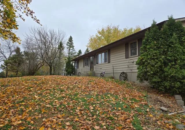 Photo 1 of Single family home for sale at 15462 Jefferson Rd Se, Hutchinson, MN 55350 | MLS# 7160356 | Listing updated on 2026-10-29