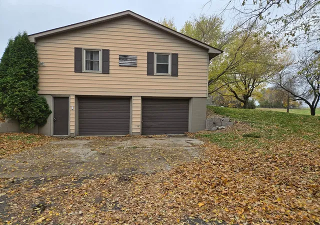 Photo 1 of Single family home for sale at 15462 Jefferson Rd SE, Hutchinson, MN 55350 | MLS# 7160356 | Listing updated on 2026-10-29