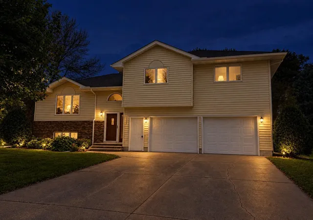 Photo 1 of Single family home for sale at 1540 Falcon Dr, Fairmont, MN 56031 | MLS# 7160362 | Listing updated on 2026-10-18
