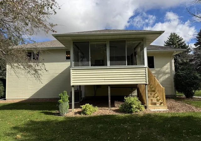 Photo 4 of Single family home for sale at 1540 Falcon Dr, Fairmont, MN 56031 | MLS# 7160362 | Listing updated on 2026-10-18