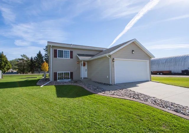 Photo 1 of Single family home for sale at 223 Maple Pointe Blvd, Mapleton, ND 58059 | MLS# 7160433 | Listing updated on 2026-10-20