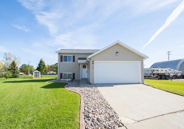 Photo 2 of Single family home for sale at 223 Maple Pointe Blvd, Mapleton, ND 58059 | MLS# 7160433 | Listing updated on 2026-10-20