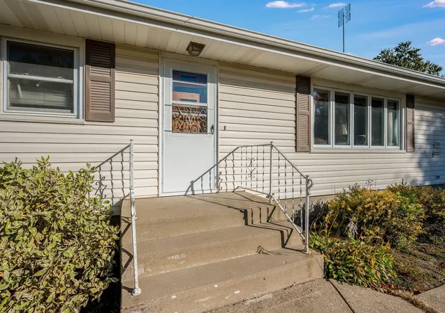 Photo 2 of Single family home for sale at 1303 Tilden St, Fairmont, MN 56031 | MLS# 7160449 | Listing updated on 2026-10-22