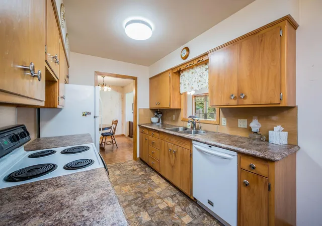 Photo 3 of Single family home for sale at 1303 Tilden St, Fairmont, MN 56031 | MLS# 7160449 | Listing updated on 2026-10-22
