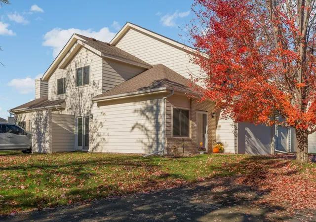 Photo 2 of Single family home for sale at 15262 Lesley Ln, Eden Prairie, MN 55346 | MLS# 7160452 | Listing updated on 2026-10-30
