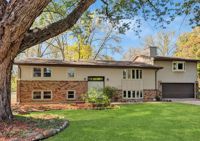Photo 1 of Single family home for sale at 2725 Scott Ave N, Minneapolis, MN 55422 | MLS# 7160464 | Listing updated on 2026-10-28