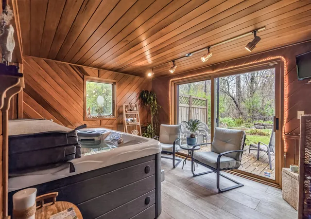 Photo 3 of Single family home for sale at 2725 Scott Ave N, Minneapolis, MN 55422 | MLS# 7160464 | Listing updated on 2026-10-28