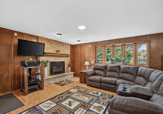Photo 4 of Single family home for sale at 2725 Scott Ave N, Minneapolis, MN 55422 | MLS# 7160464 | Listing updated on 2026-10-28