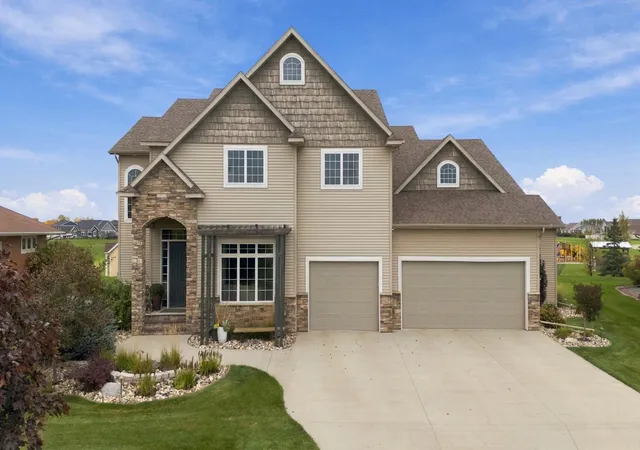 Photo 1 of Single family home for sale at 5827 Silverleaf Dr S, Fargo, ND 58104 | MLS# 7160487 | Listing updated on 2026-10-23