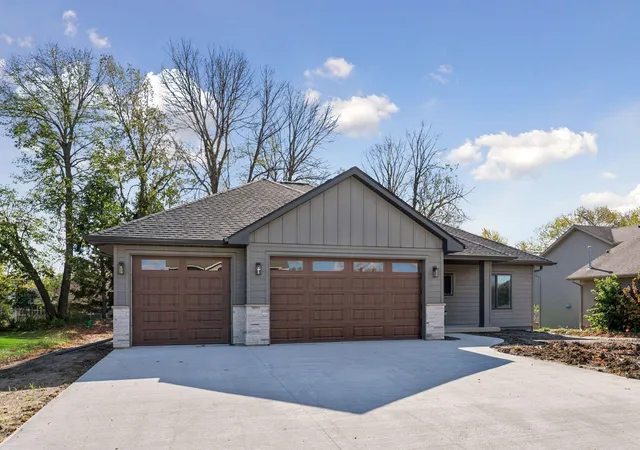 Photo 2 of Single family home for sale at 1239 Bellflower Ln, Owatonna, MN 55060 | MLS# 7160492 | Listing updated on 2026-10-22