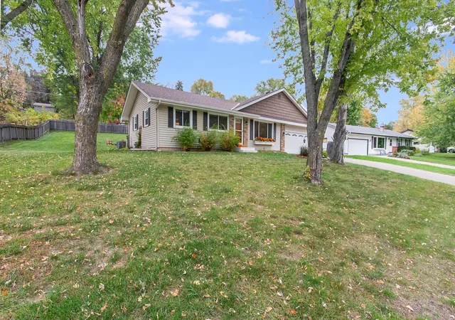 Photo 4 of Single family home for sale at 116 Meadow Cir N, Burnsville, MN 55337 | MLS# 7160495 | Listing updated on 2026-10-20